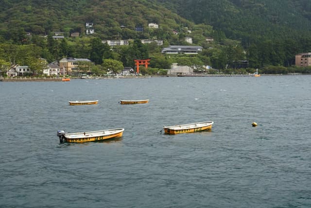 芦之湖小船